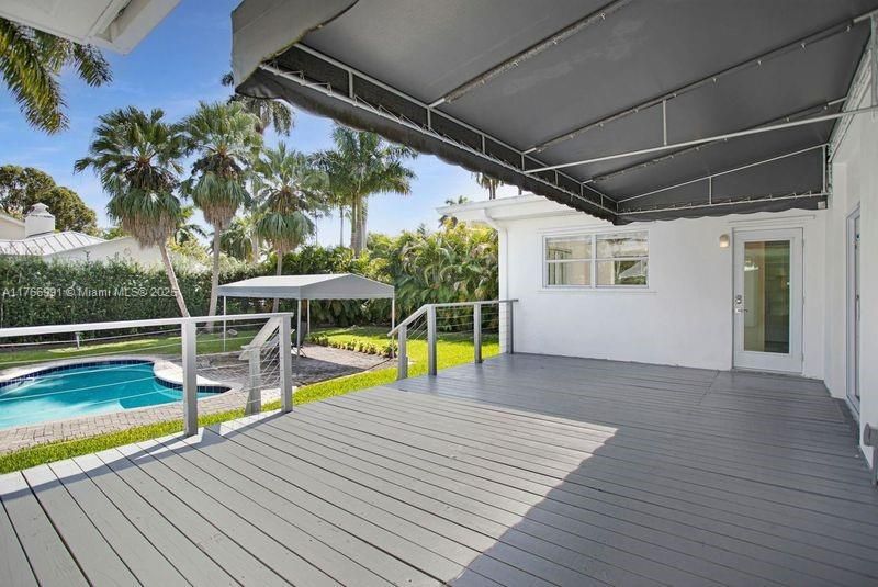 Vendido Recientemente: $915,000 (3 camas, 2 baños, 1537 Pies cuadrados)