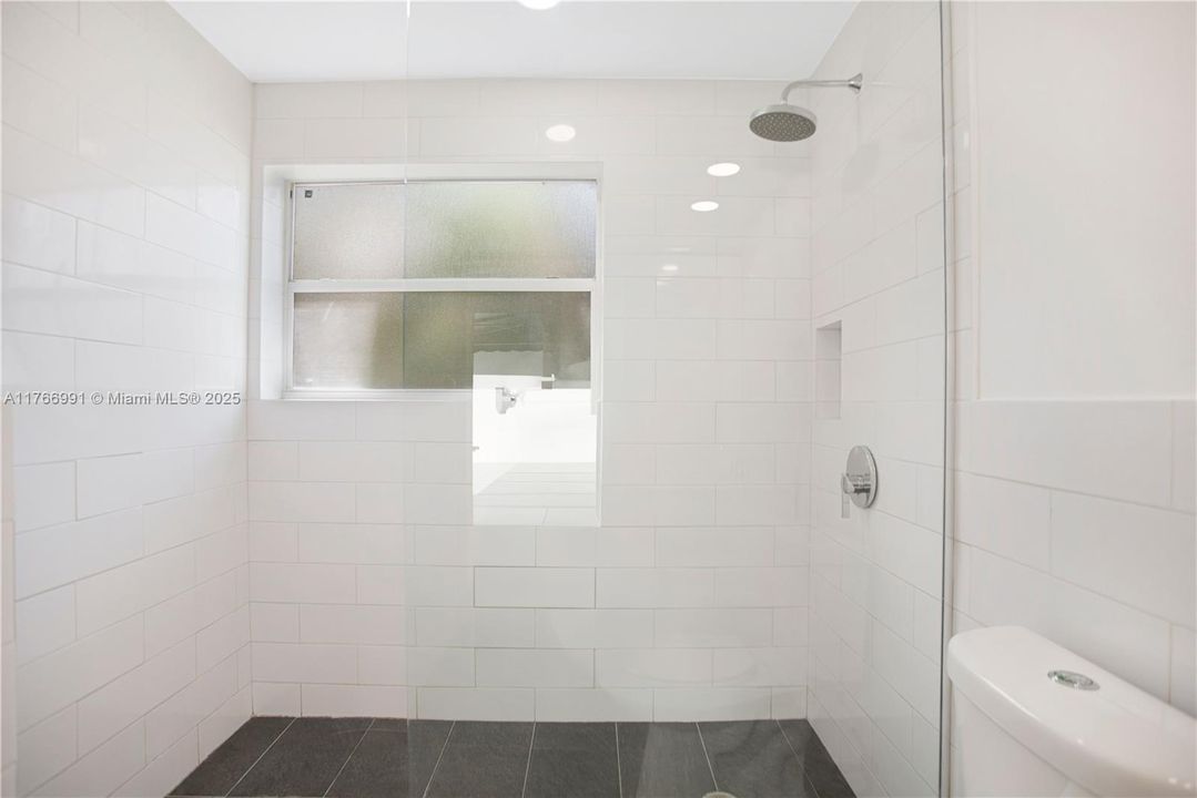 Vendido Recientemente: $915,000 (3 camas, 2 baños, 1537 Pies cuadrados)