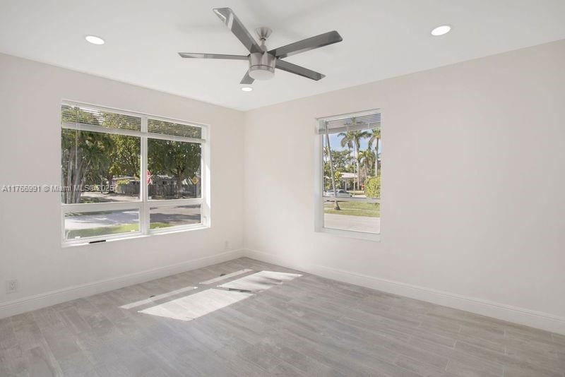 Vendido Recientemente: $915,000 (3 camas, 2 baños, 1537 Pies cuadrados)