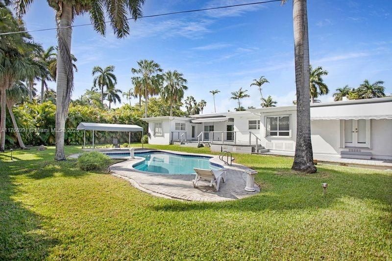 Vendido Recientemente: $915,000 (3 camas, 2 baños, 1537 Pies cuadrados)