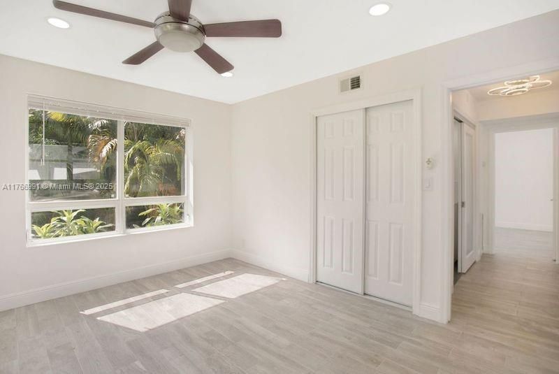 Vendido Recientemente: $915,000 (3 camas, 2 baños, 1537 Pies cuadrados)