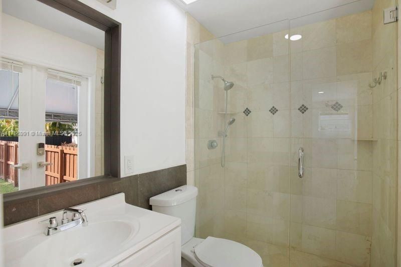 Vendido Recientemente: $915,000 (3 camas, 2 baños, 1537 Pies cuadrados)