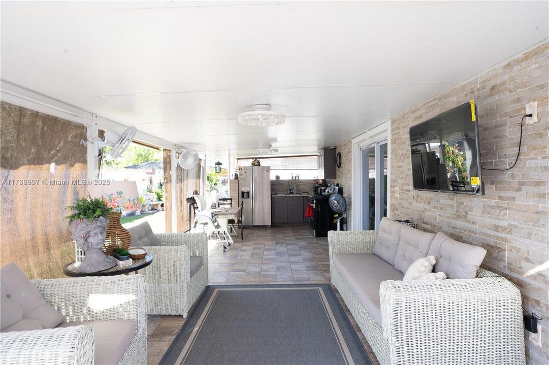 Под контрактом: $455,000 (4 спален, 2 ванн, 1494 Квадратных фут)