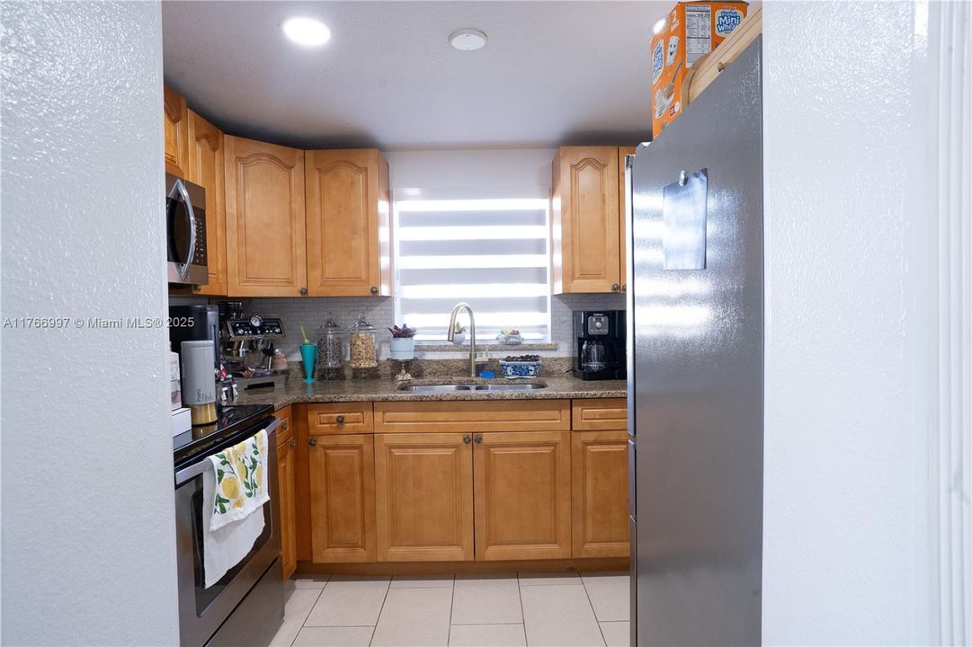 Под контрактом: $455,000 (4 спален, 2 ванн, 1494 Квадратных фут)