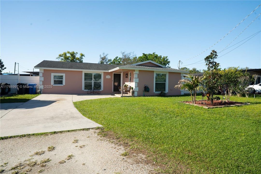 Под контрактом: $455,000 (4 спален, 2 ванн, 1494 Квадратных фут)