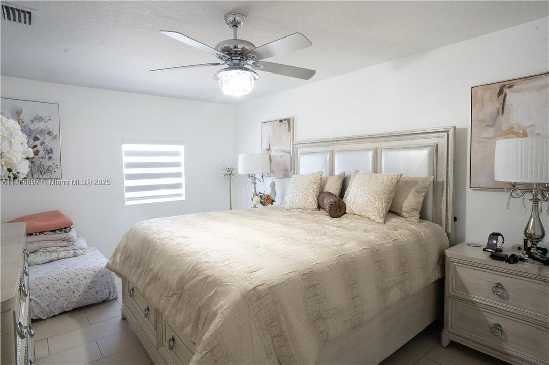 Под контрактом: $455,000 (4 спален, 2 ванн, 1494 Квадратных фут)