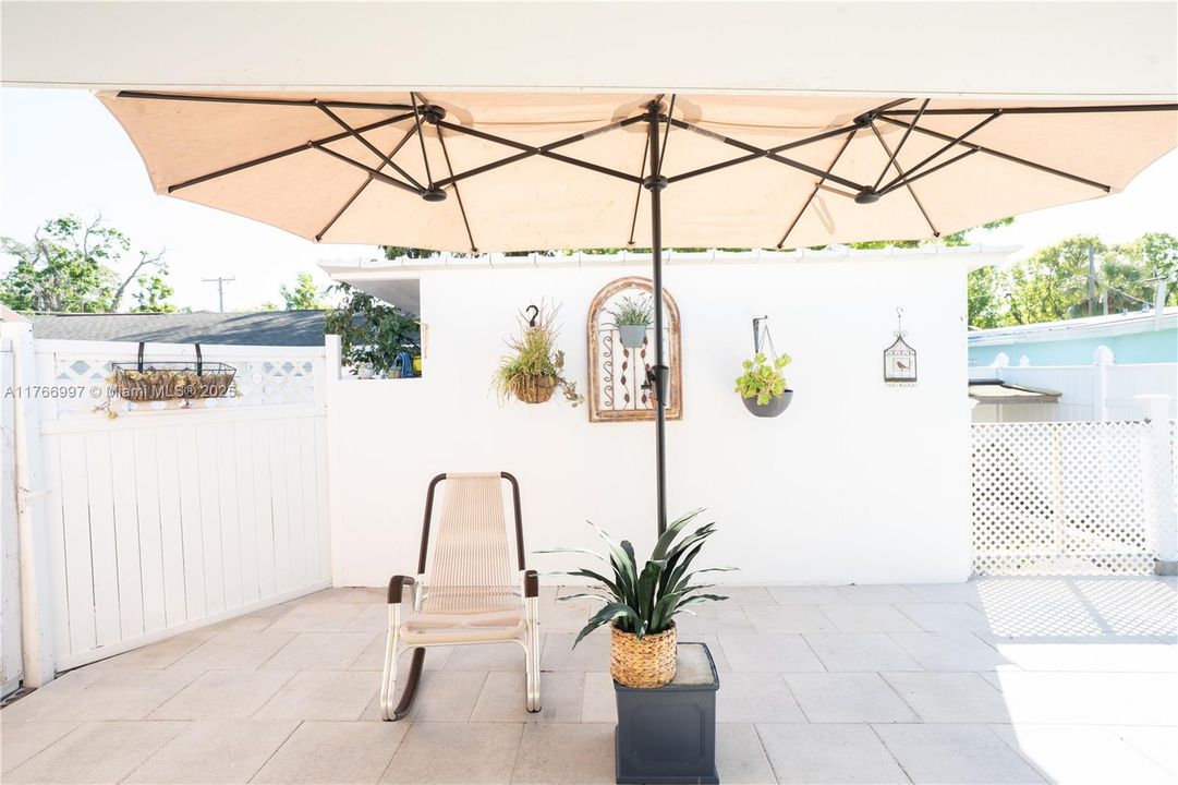 Под контрактом: $455,000 (4 спален, 2 ванн, 1494 Квадратных фут)