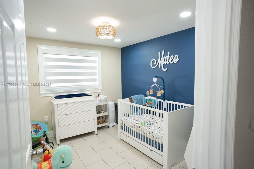 Под контрактом: $455,000 (4 спален, 2 ванн, 1494 Квадратных фут)