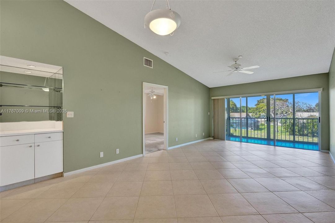 Recently Sold: $289,000 (2 beds, 2 baths, 1283 Square Feet)