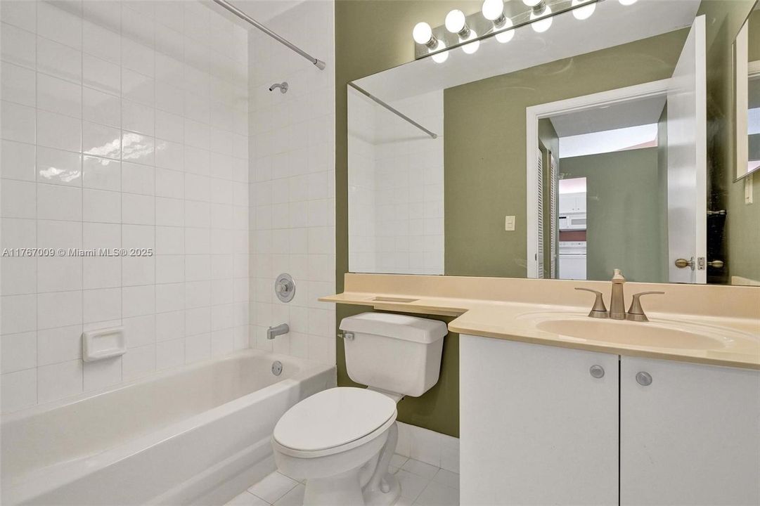 Recently Sold: $289,000 (2 beds, 2 baths, 1283 Square Feet)