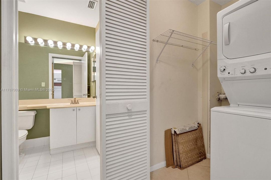 Recently Sold: $289,000 (2 beds, 2 baths, 1283 Square Feet)