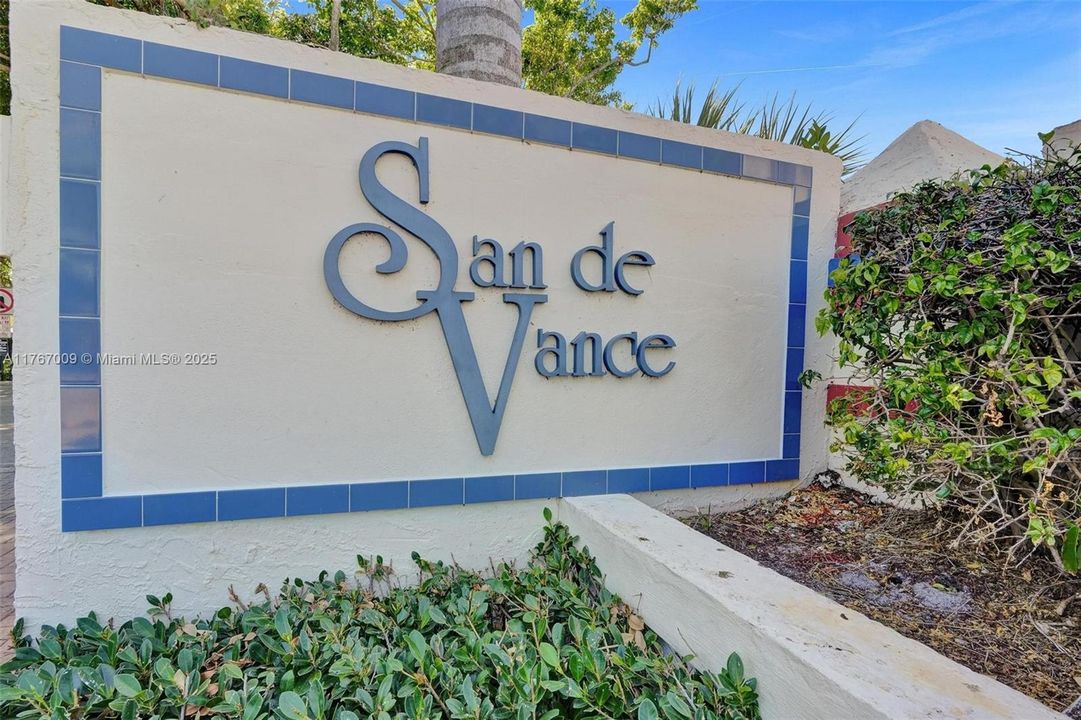 Recently Sold: $289,000 (2 beds, 2 baths, 1283 Square Feet)