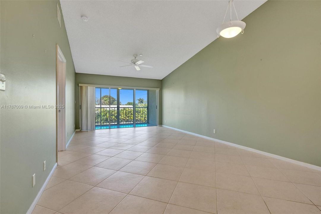 Recently Sold: $289,000 (2 beds, 2 baths, 1283 Square Feet)