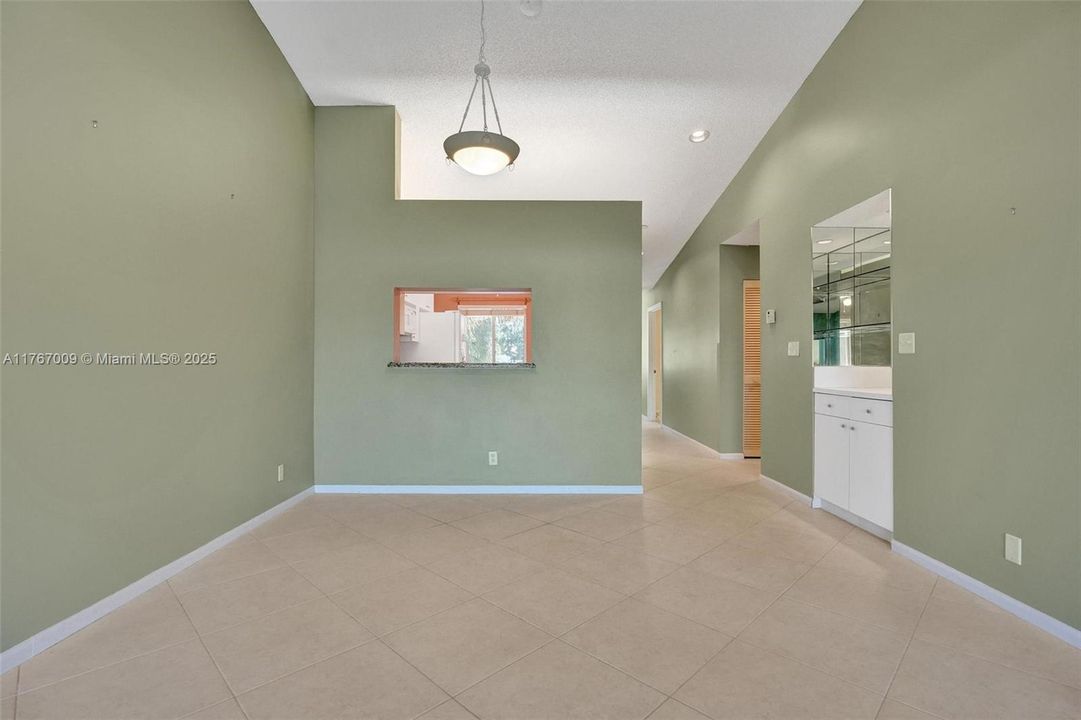 Recently Sold: $289,000 (2 beds, 2 baths, 1283 Square Feet)