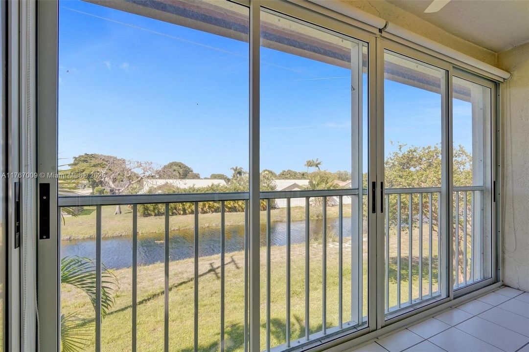 Recently Sold: $289,000 (2 beds, 2 baths, 1283 Square Feet)