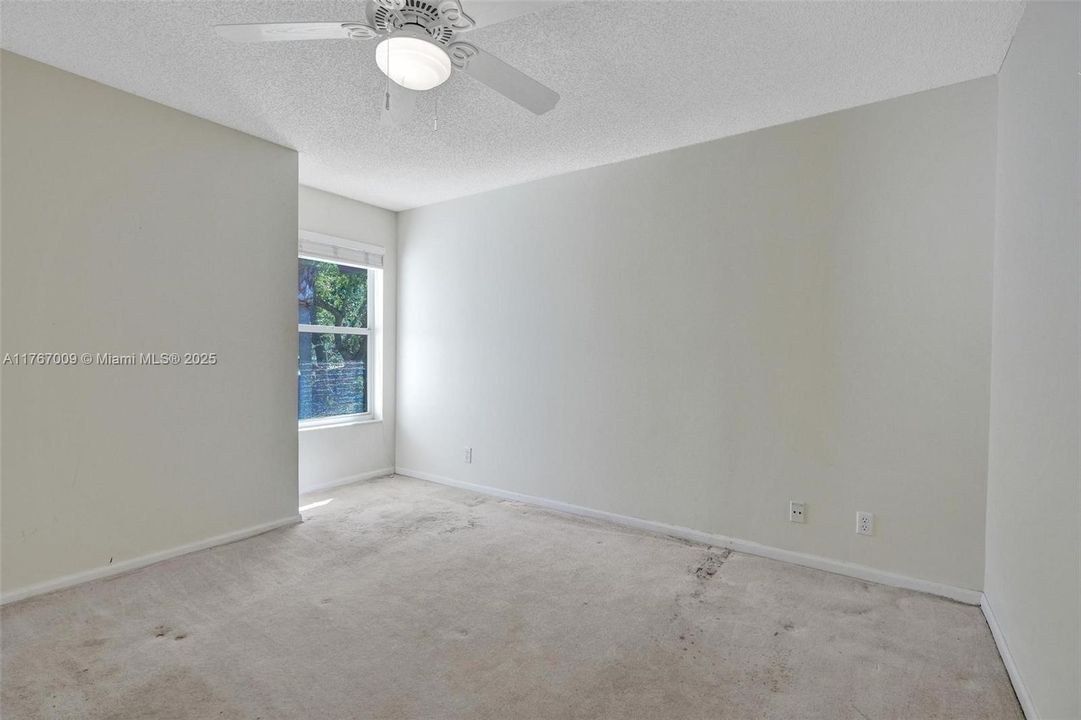 Recently Sold: $289,000 (2 beds, 2 baths, 1283 Square Feet)