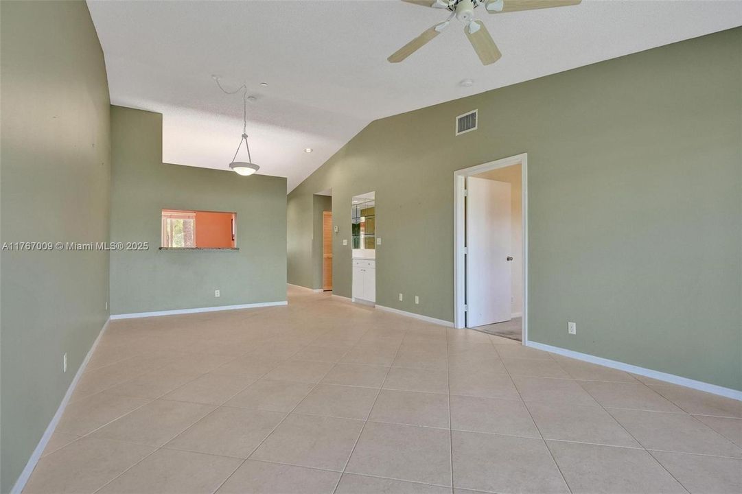 Recently Sold: $289,000 (2 beds, 2 baths, 1283 Square Feet)