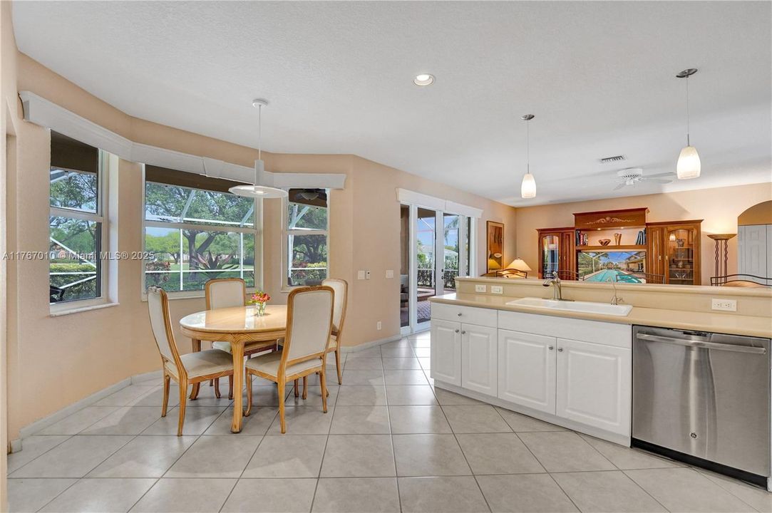 Недавно продано: $950,000 (5 спален, 4 ванн, 2798 Квадратных фут)