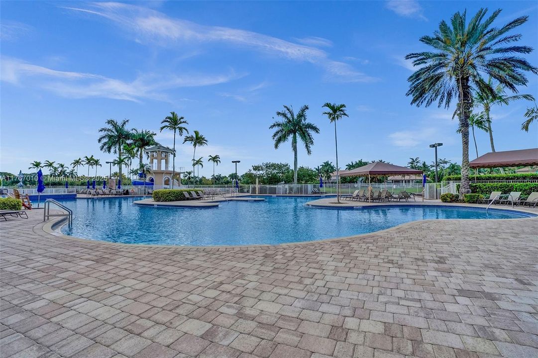 Недавно продано: $950,000 (5 спален, 4 ванн, 2798 Квадратных фут)