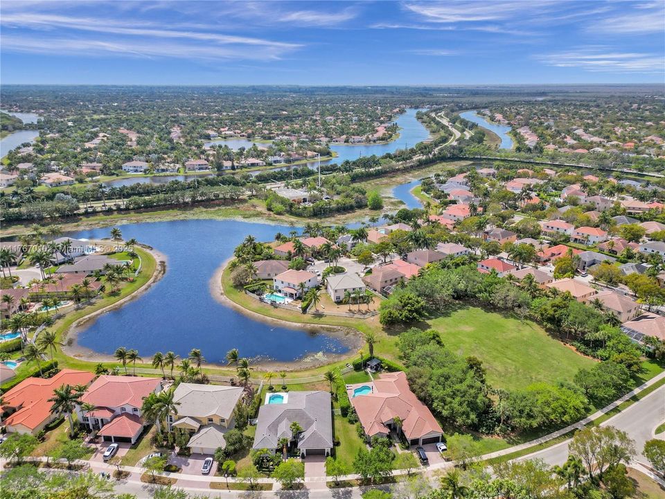 Недавно продано: $950,000 (5 спален, 4 ванн, 2798 Квадратных фут)