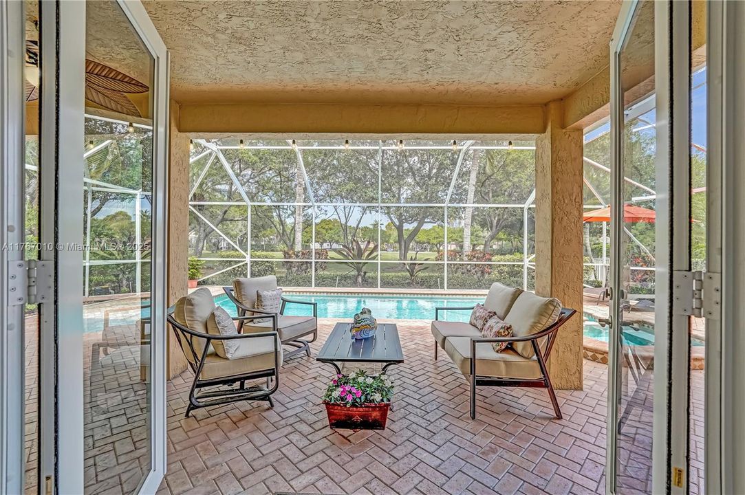 Недавно продано: $950,000 (5 спален, 4 ванн, 2798 Квадратных фут)