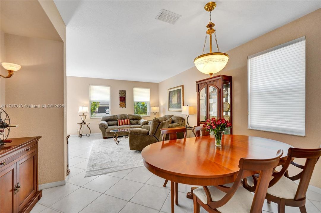 Недавно продано: $950,000 (5 спален, 4 ванн, 2798 Квадратных фут)