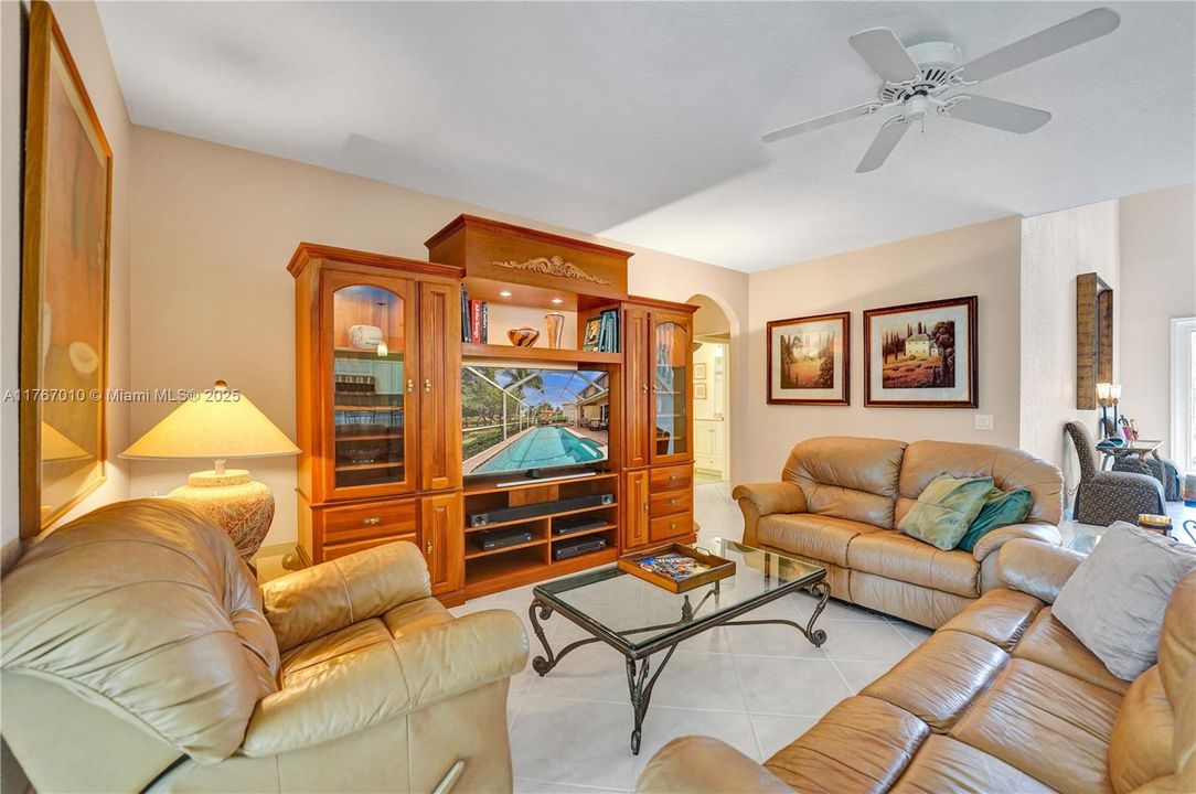 Недавно продано: $950,000 (5 спален, 4 ванн, 2798 Квадратных фут)