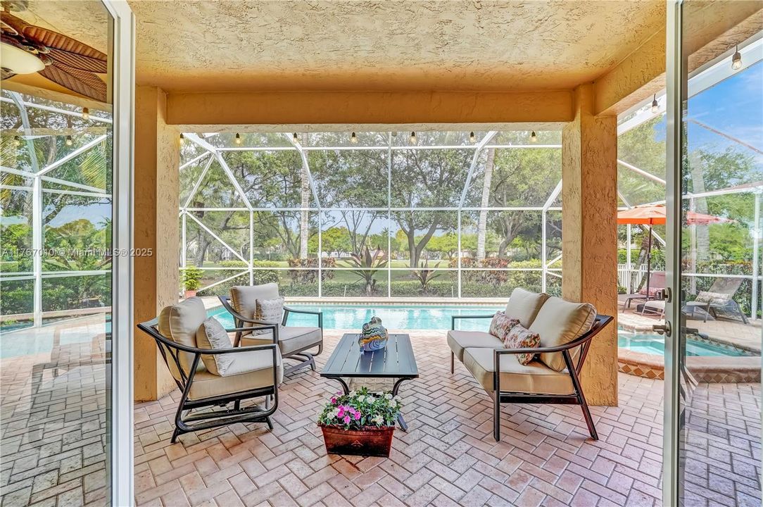 Недавно продано: $950,000 (5 спален, 4 ванн, 2798 Квадратных фут)