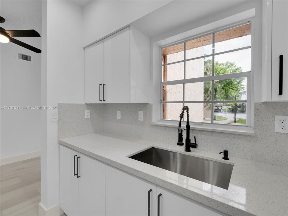 Recently Sold: $220,000 (1 beds, 1 baths, 628 Square Feet)