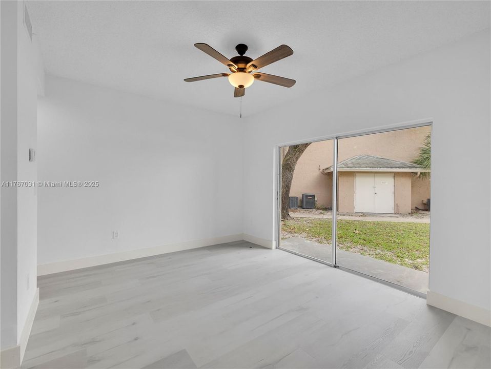 Recently Sold: $220,000 (1 beds, 1 baths, 628 Square Feet)