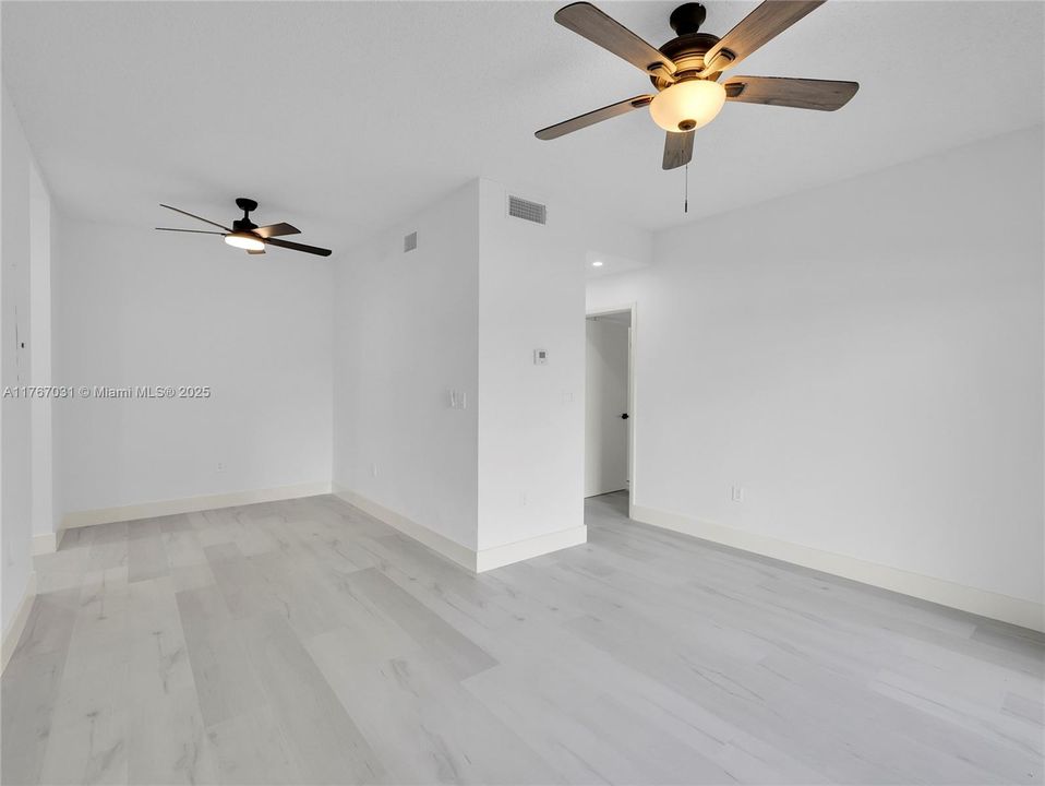 Recently Sold: $220,000 (1 beds, 1 baths, 628 Square Feet)