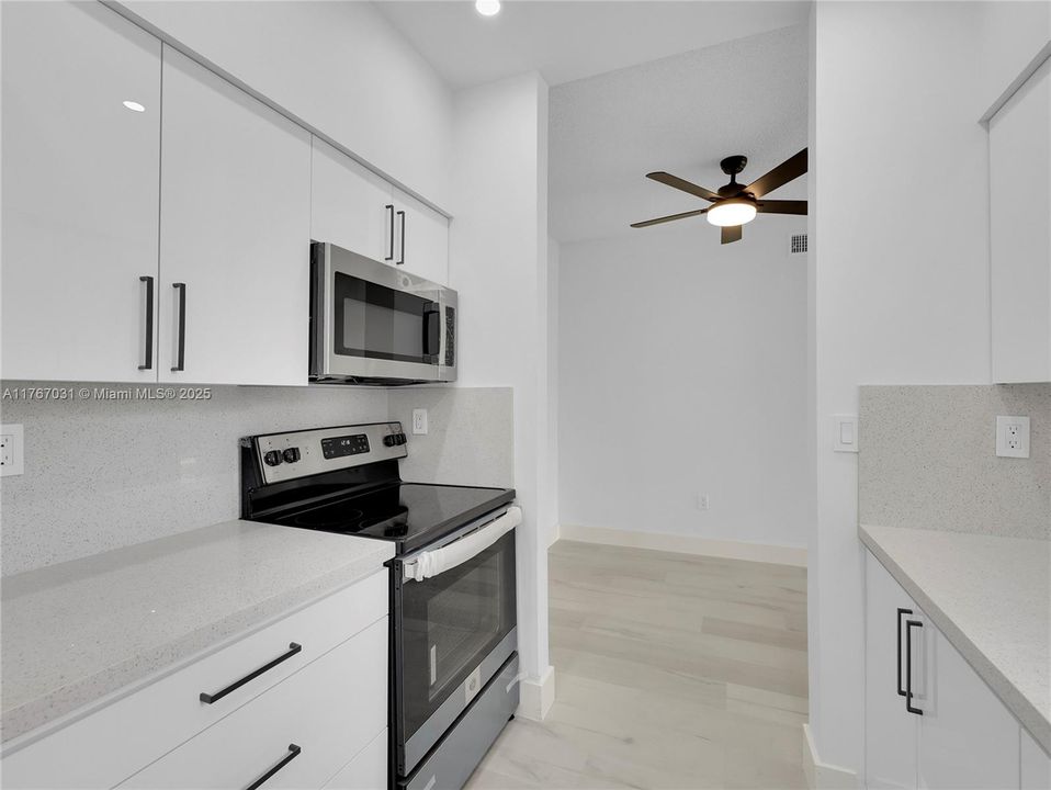 Recently Sold: $220,000 (1 beds, 1 baths, 628 Square Feet)