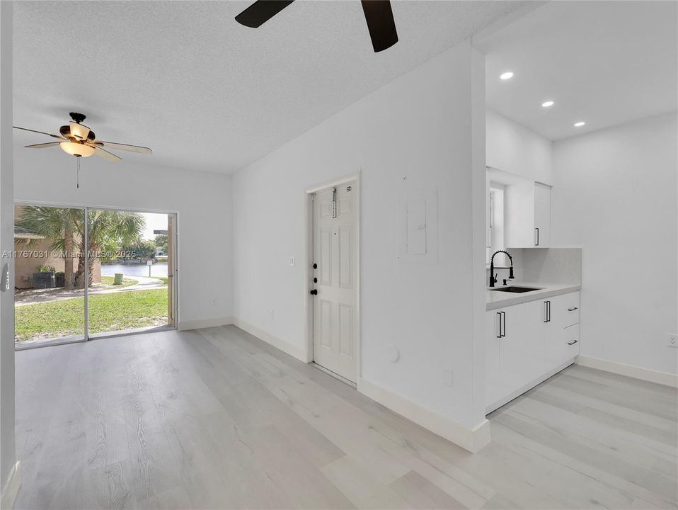 Recently Sold: $220,000 (1 beds, 1 baths, 628 Square Feet)