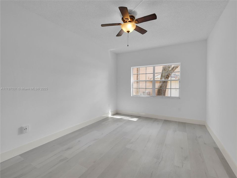 Recently Sold: $220,000 (1 beds, 1 baths, 628 Square Feet)