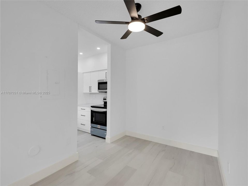 Recently Sold: $220,000 (1 beds, 1 baths, 628 Square Feet)