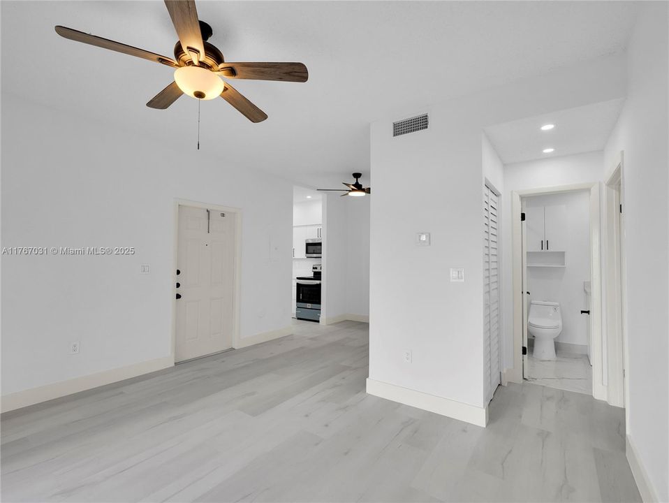 Recently Sold: $220,000 (1 beds, 1 baths, 628 Square Feet)