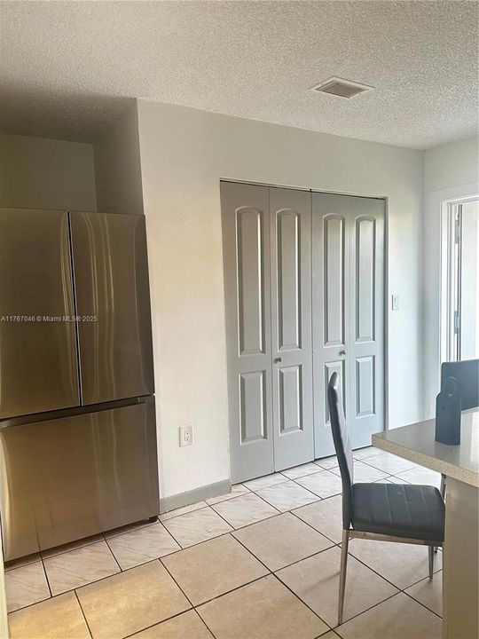 最近租的: $2,500 (3 贝兹, 2 浴室, 1196 平方英尺)