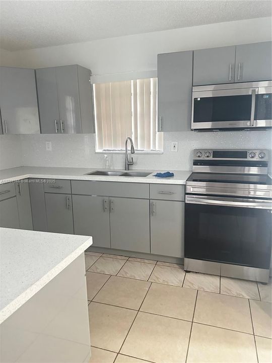 最近租的: $2,500 (3 贝兹, 2 浴室, 1196 平方英尺)