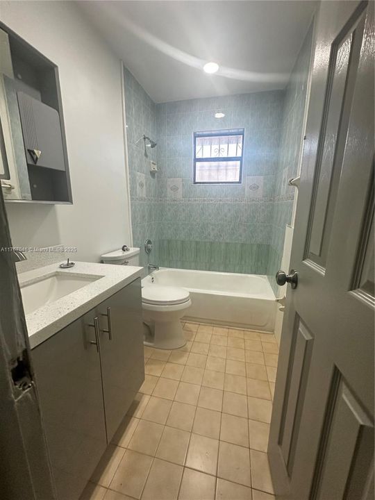 最近租的: $2,500 (3 贝兹, 2 浴室, 1196 平方英尺)