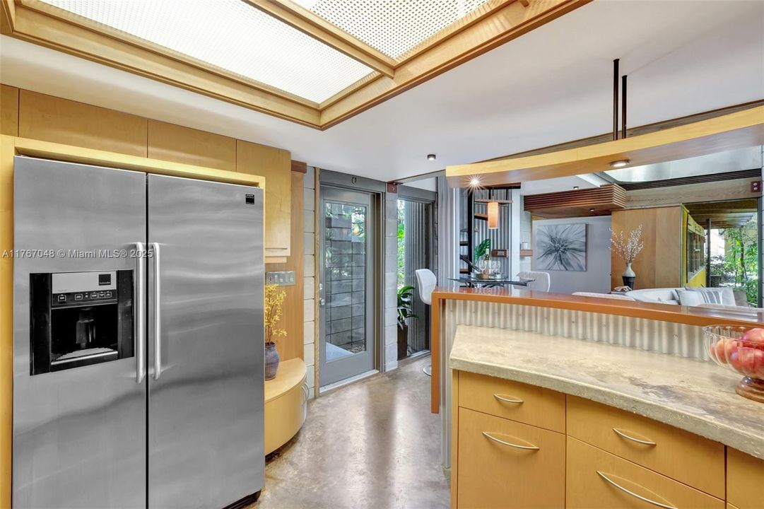 待售: $1,300,000 (4 贝兹, 2 浴室, 2193 平方英尺)