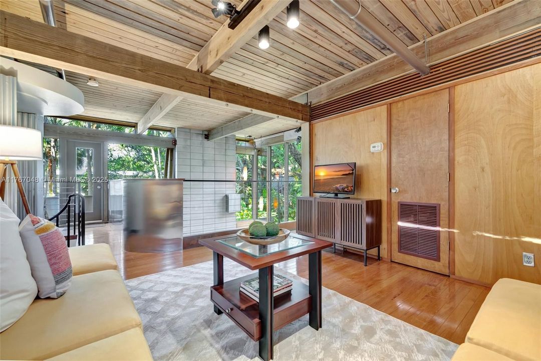 待售: $1,300,000 (4 贝兹, 2 浴室, 2193 平方英尺)