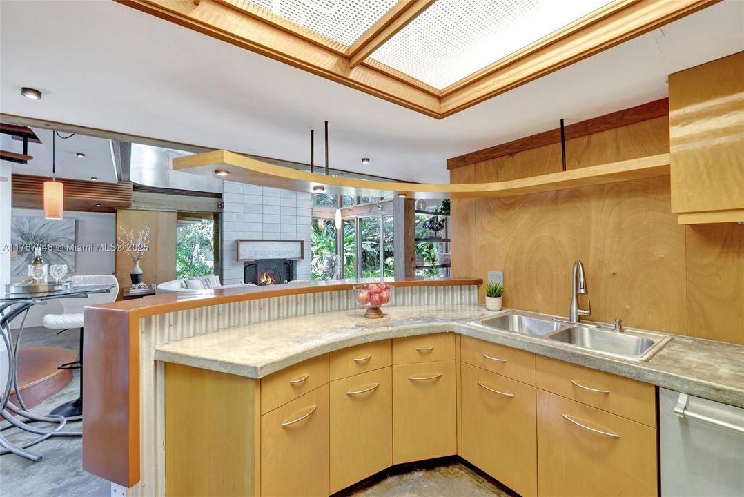 待售: $1,300,000 (4 贝兹, 2 浴室, 2193 平方英尺)