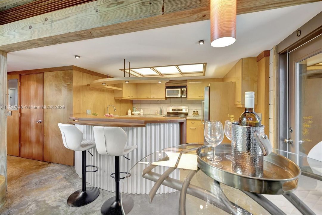 待售: $1,300,000 (4 贝兹, 2 浴室, 2193 平方英尺)