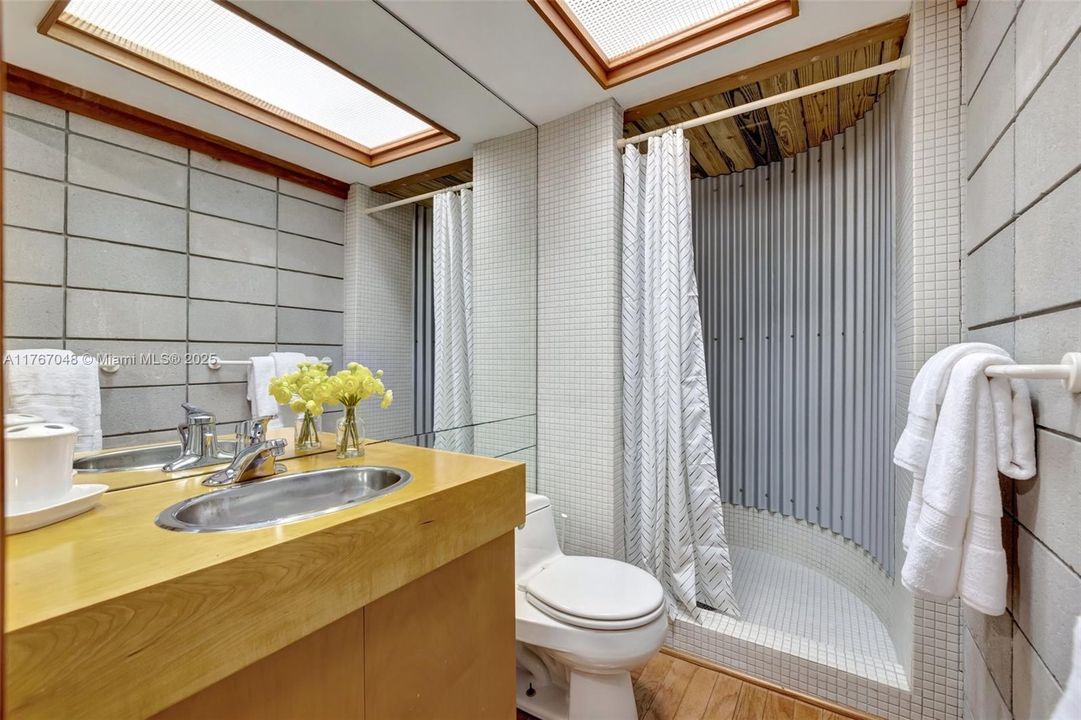 待售: $1,300,000 (4 贝兹, 2 浴室, 2193 平方英尺)