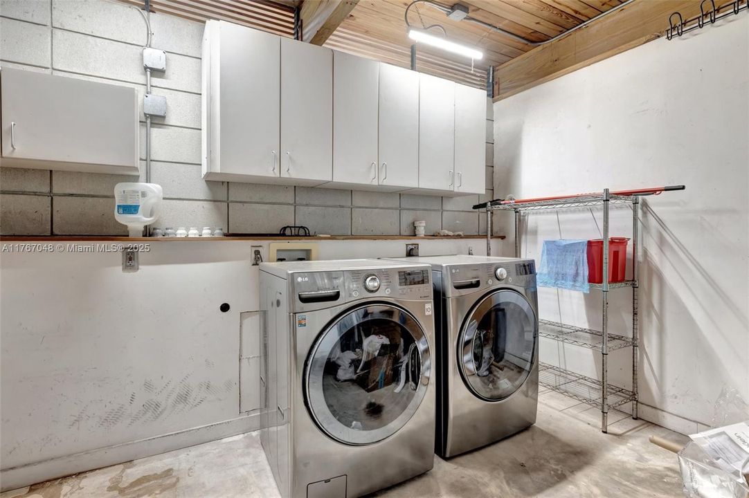 待售: $1,300,000 (4 贝兹, 2 浴室, 2193 平方英尺)