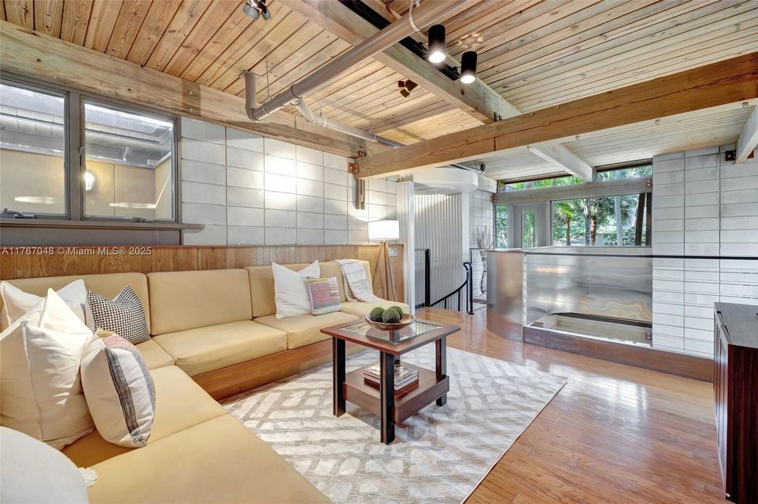 待售: $1,300,000 (4 贝兹, 2 浴室, 2193 平方英尺)