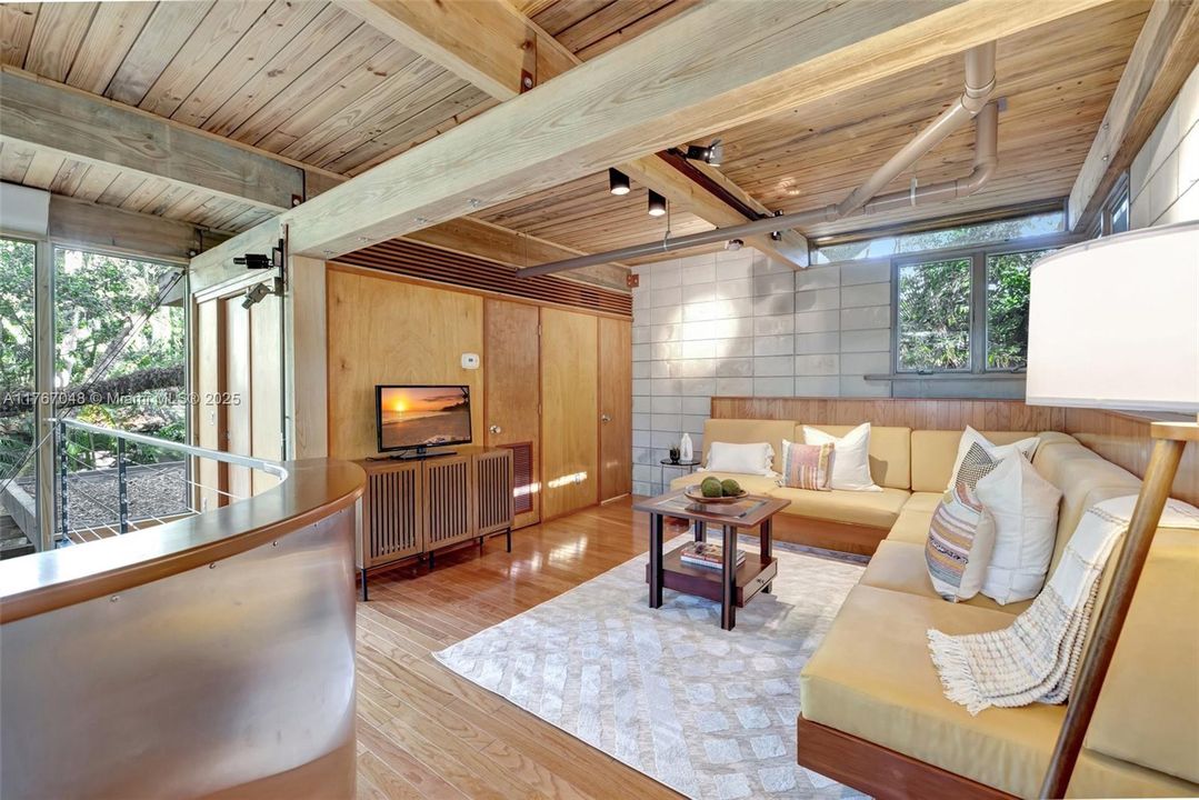 待售: $1,300,000 (4 贝兹, 2 浴室, 2193 平方英尺)