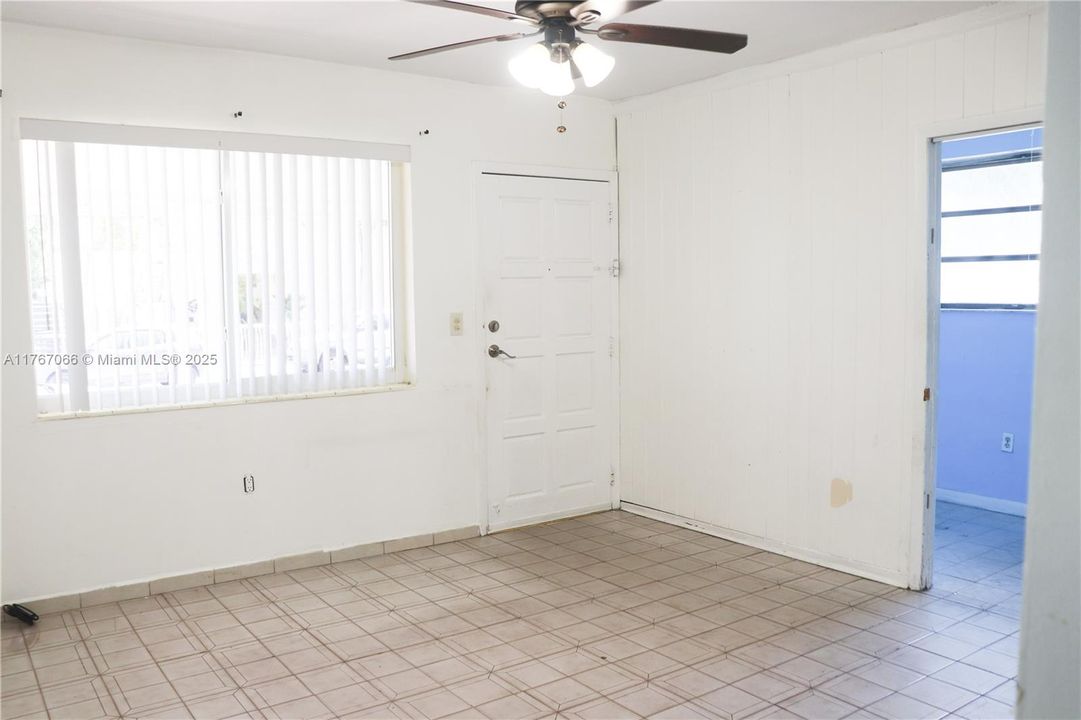 Recently Sold: $315,000 (2 beds, 1 baths, 749 Square Feet)