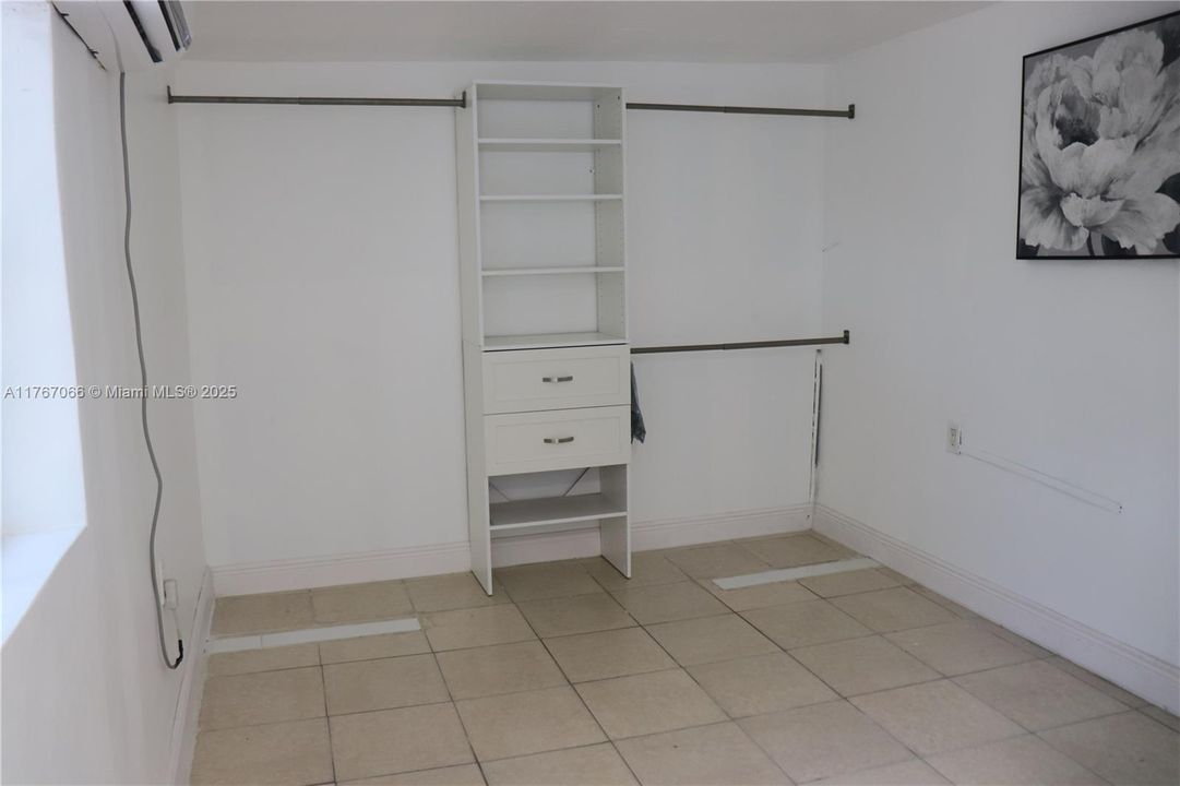 Recently Sold: $315,000 (2 beds, 1 baths, 749 Square Feet)