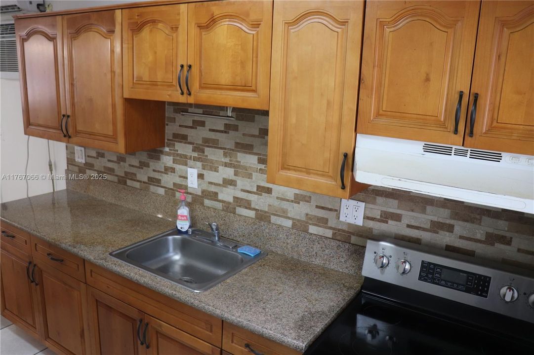 Recently Sold: $315,000 (2 beds, 1 baths, 749 Square Feet)